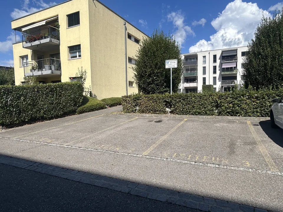 For rent: Superb professional premises with 3.5 rooms and parking