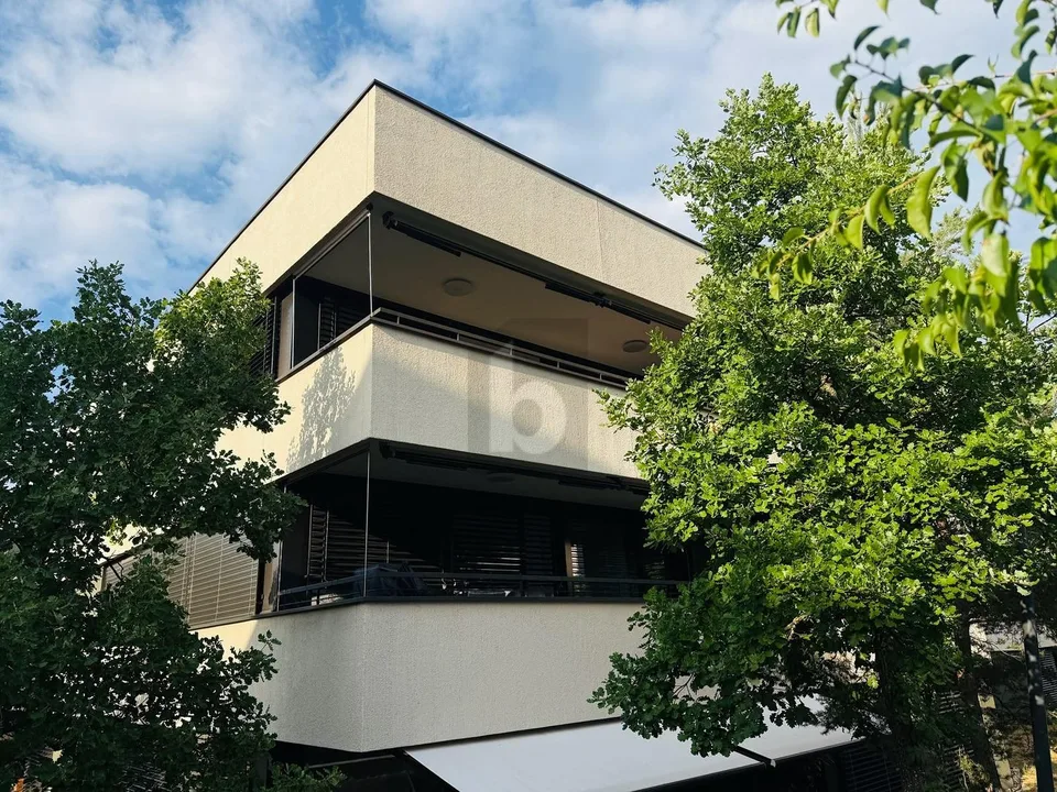 GEHOBENES WOHNAMBIENTE MIT GROSSER LOGGIA – Foto 2 von 17
