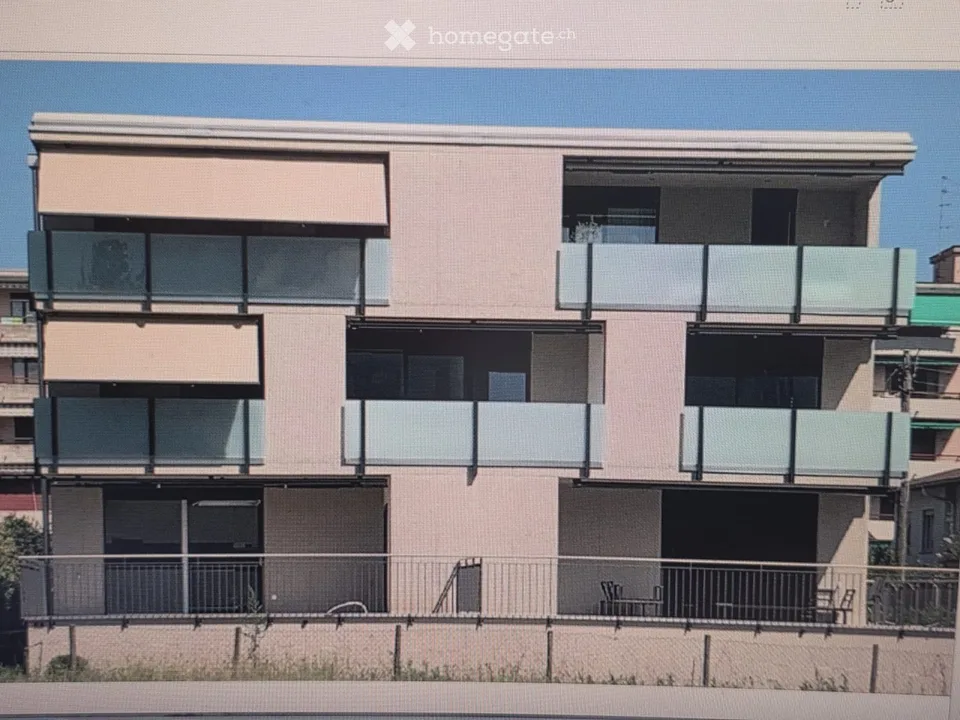 Appartamento moderno 2.5 locali con balcone e vista splendida a Caslano