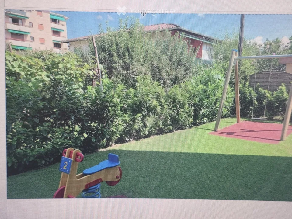 Appartamento moderno 2.5 locali con balcone e vista splendida a Caslano