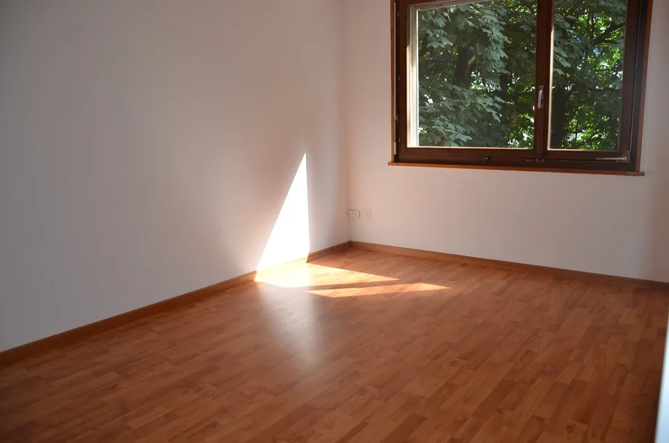 Spacious 4.5-room apartment in central location with sunny balcony
