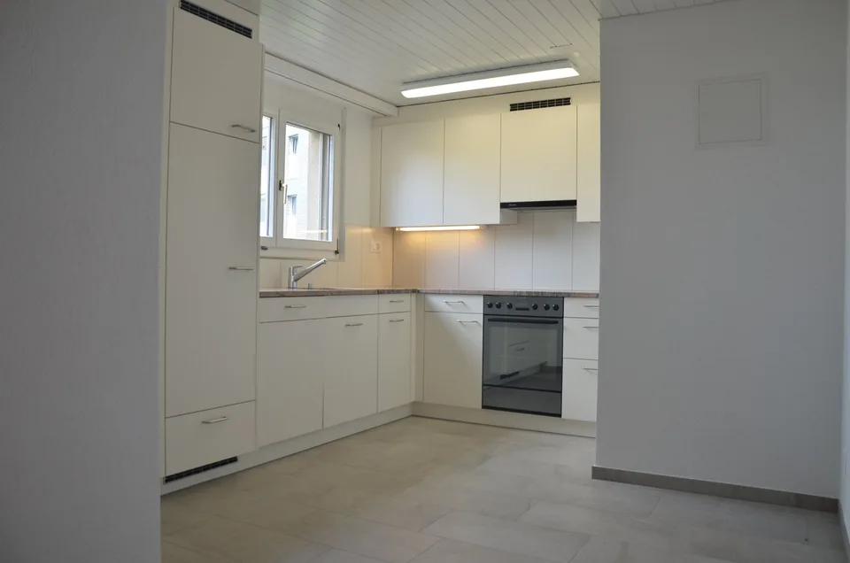 Spacious 4.5-room apartment in central location with sunny balcony