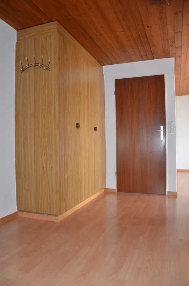Spacious 4.5-room apartment in central location with sunny balcony