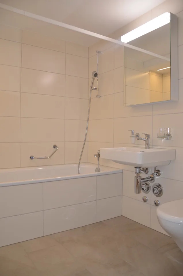 Spacious 4.5-room apartment in central location with sunny balcony