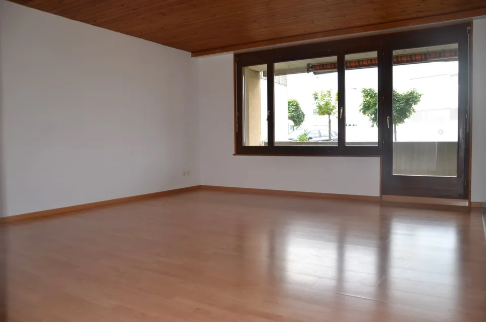 Spacious 4.5-room apartment in central location with sunny balcony