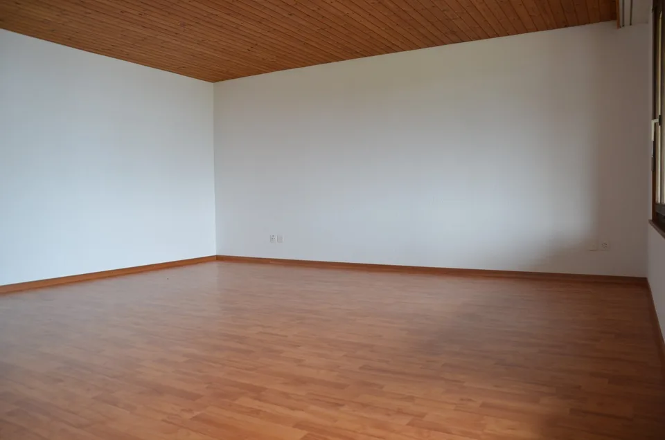 Spacious 4.5-room apartment in central location with sunny balcony