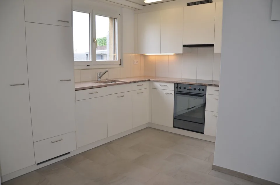 Spacious 4.5-room apartment in central location with sunny balcony
