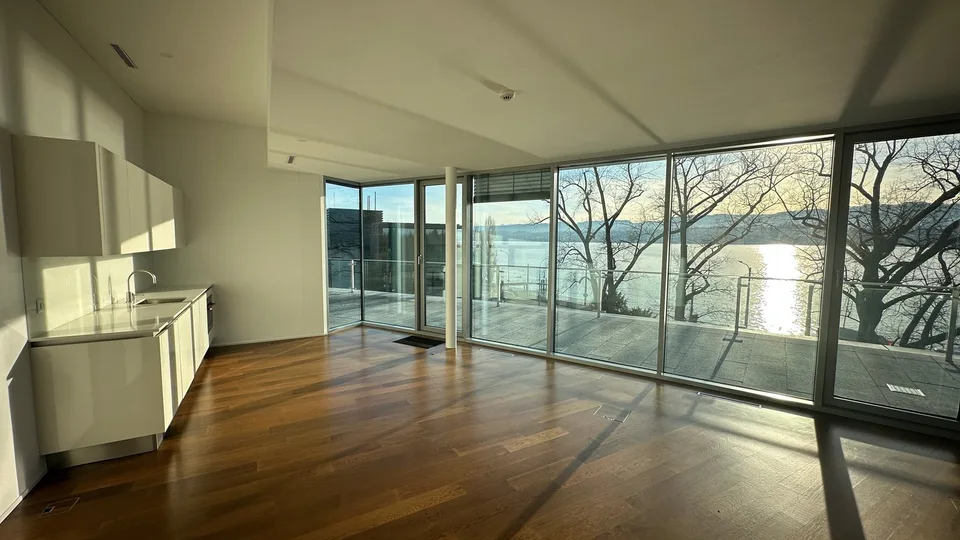 Bureaux entièrement aménagés avec vue sur le lac et excellente connexion aux transports en commun – photo 3 sur 4