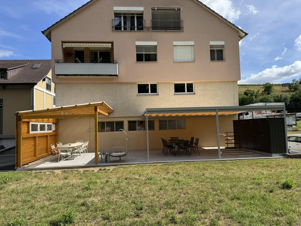 Habiter dans le vert - appartement 3.5 pièces entretenu à Trüllikon