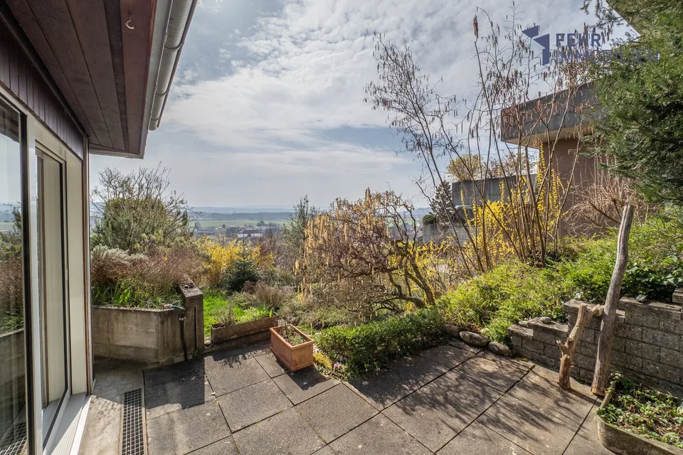 Fehr Immobilien - 5.5-Zi.-Terrassenhaus mit herrlicher Aussicht – Foto 24 von 26