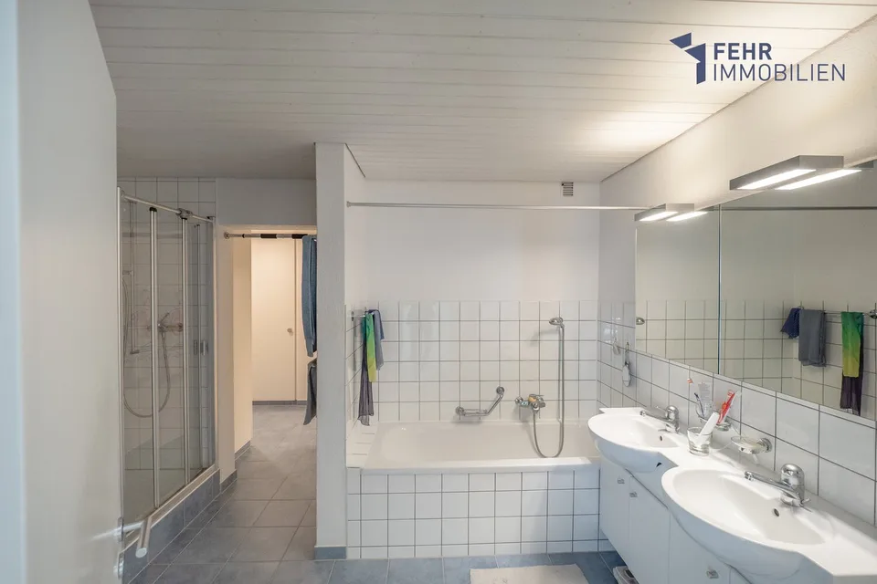 Fehr Immobilien - 5.5-Zi.-Terrassenhaus mit herrlicher Aussicht – Foto 23 von 26