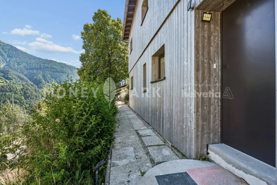 4.5 Zimmer Einfamilienhaus in Maladers – Foto 2 von 11