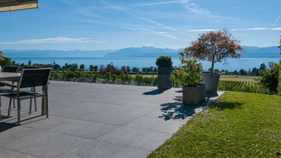 Bursinel - 135 m2 Wohnfläche mit 116 m2 Terrasse, direkt am See und den Alpen – Foto 2 von 12