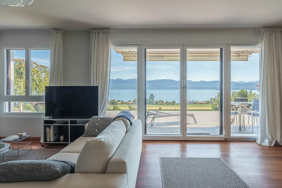 Bursinel - 135 m2 Wohnfläche mit 116 m2 Terrasse, direkt am See und den Alpen – Foto 12 von 12