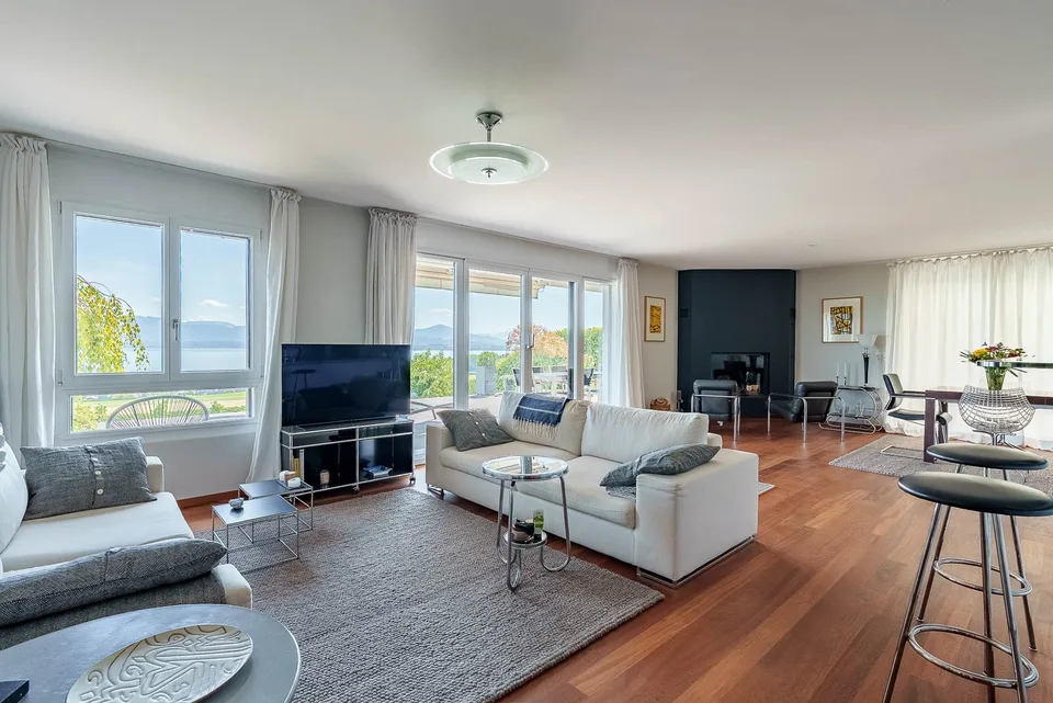 Bursinel - 135 m2 Wohnfläche mit 116 m2 Terrasse, direkt am See und den Alpen – Foto 11 von 12