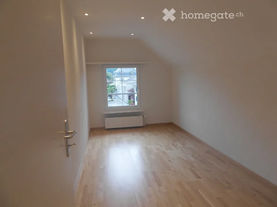 Delizioso appartamento di 2 locali in un edificio storico con balcone al 3° piano – Wald ZH