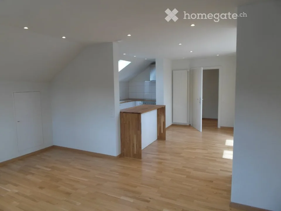 Delizioso appartamento di 2 locali in un edificio storico con balcone al 3° piano – Wald ZH