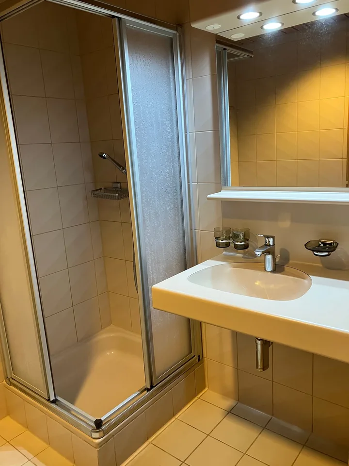 Chambre meublée avec douche/WC
