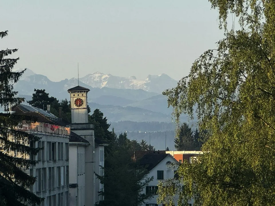 Appartamenti di 3,5 locali in mansarda in una posizione da sogno sul lago di Greifensee – foto 2 di 12