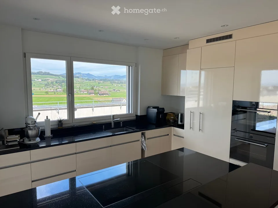 Temporary - Spacious 5.5-room attic apartment with panoramic views in Siebnen