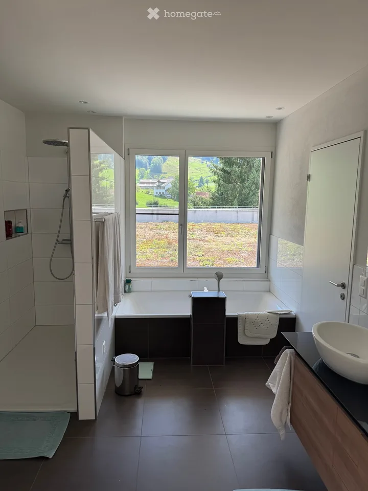 Temporary - Spacious 5.5-room attic apartment with panoramic views in Siebnen