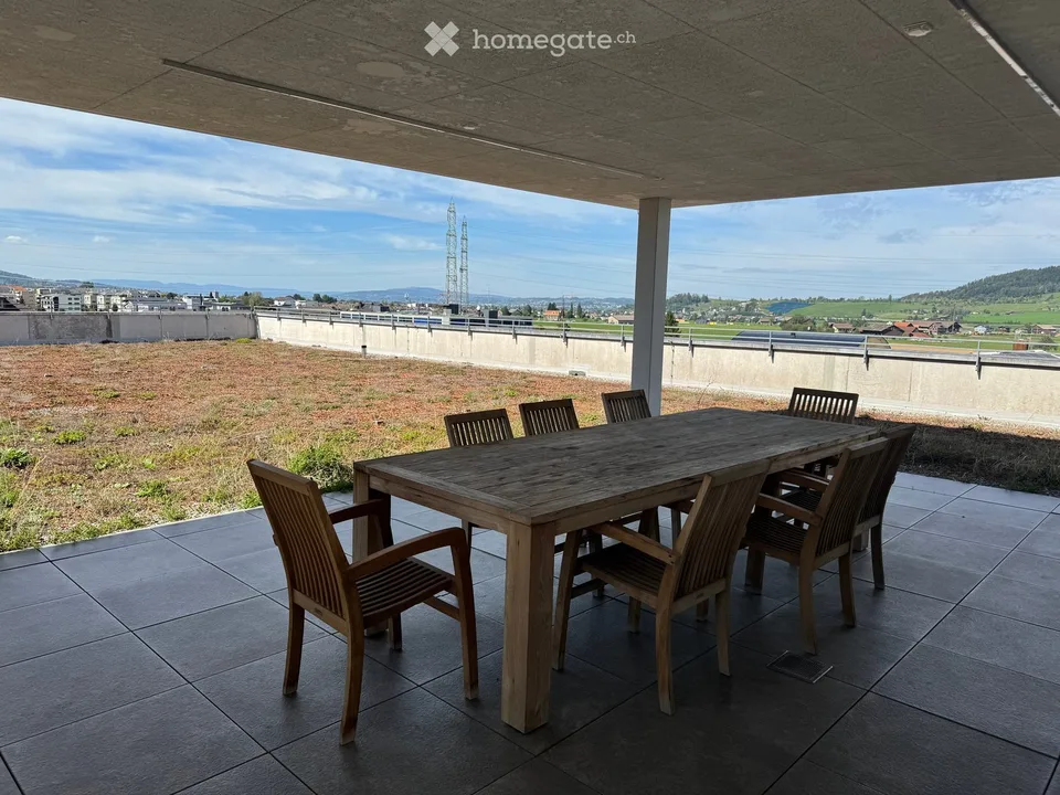 Temporary - Spacious 5.5-room attic apartment with panoramic views in Siebnen