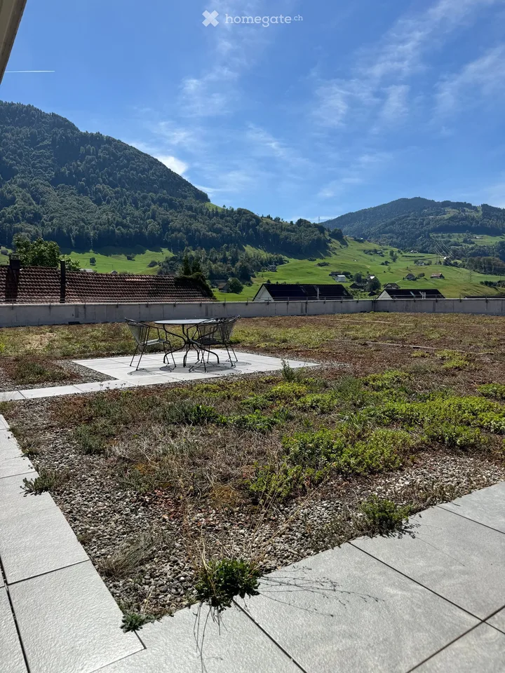 Temporary - Spacious 5.5-room attic apartment with panoramic views in Siebnen