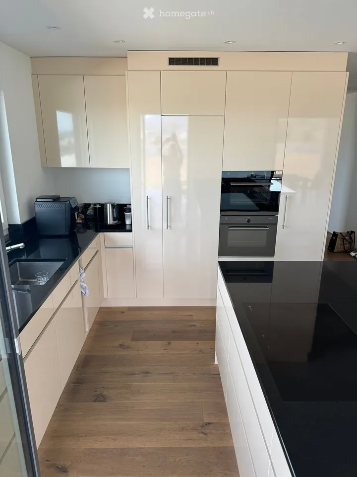 Temporary - Spacious 5.5-room attic apartment with panoramic views in Siebnen