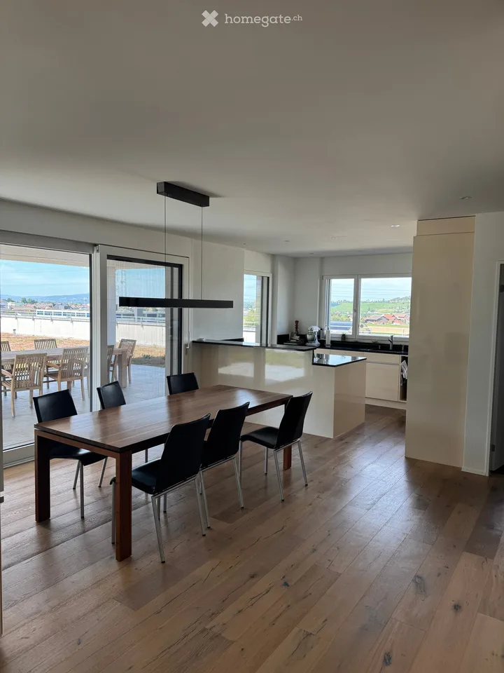 Temporary - Spacious 5.5-room attic apartment with panoramic views in Siebnen