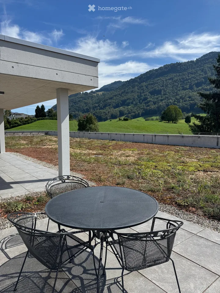 Temporary - Spacious 5.5-room attic apartment with panoramic views in Siebnen
