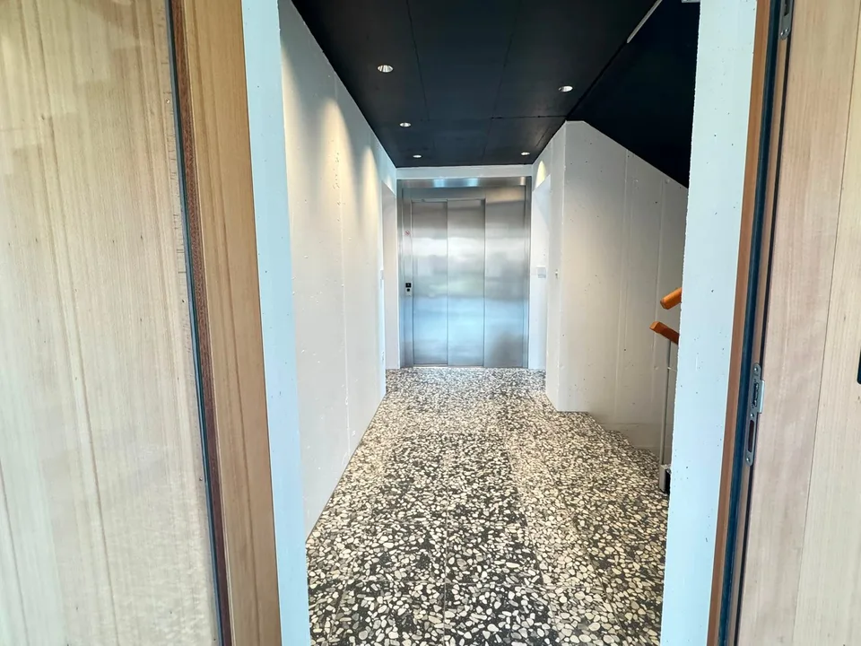 Ufficio luminoso in un edificio nuovo – ideale per aziende in crescita – foto 7 di 12