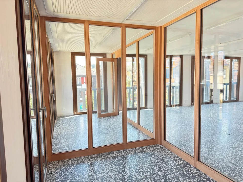 Ufficio luminoso in un edificio nuovo – ideale per aziende in crescita – foto 5 di 12