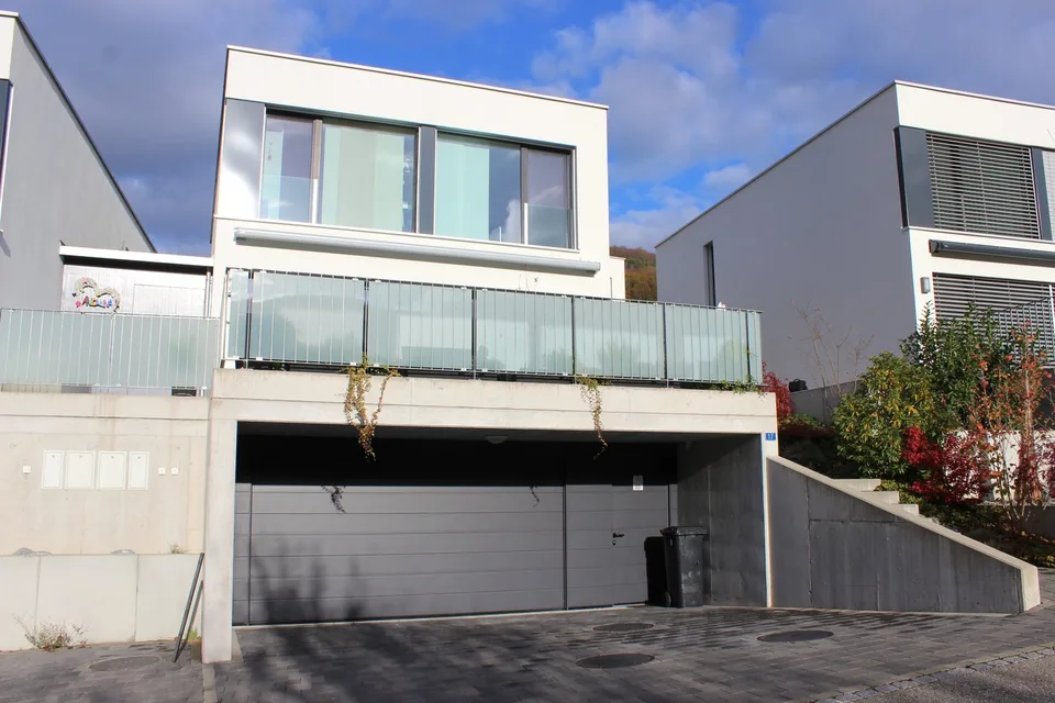 «Modernes freistehendes Einfamilienhaus mit Weitsicht» – Foto 24 von 28