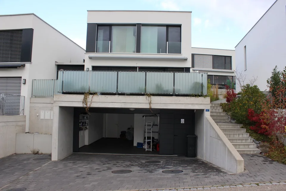 «Modernes freistehendes Einfamilienhaus mit Weitsicht» – Foto 25 von 28