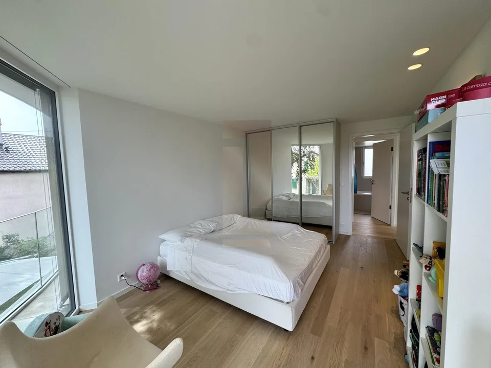 Schöne contemporary Villa mit Garten