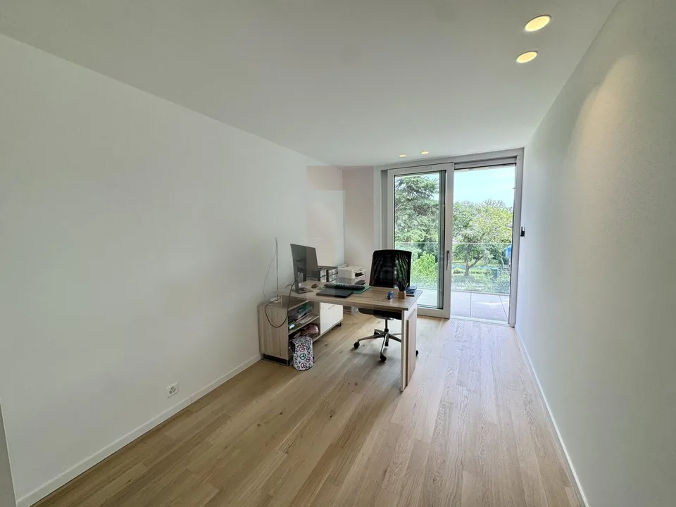 Schöne contemporary Villa mit Garten