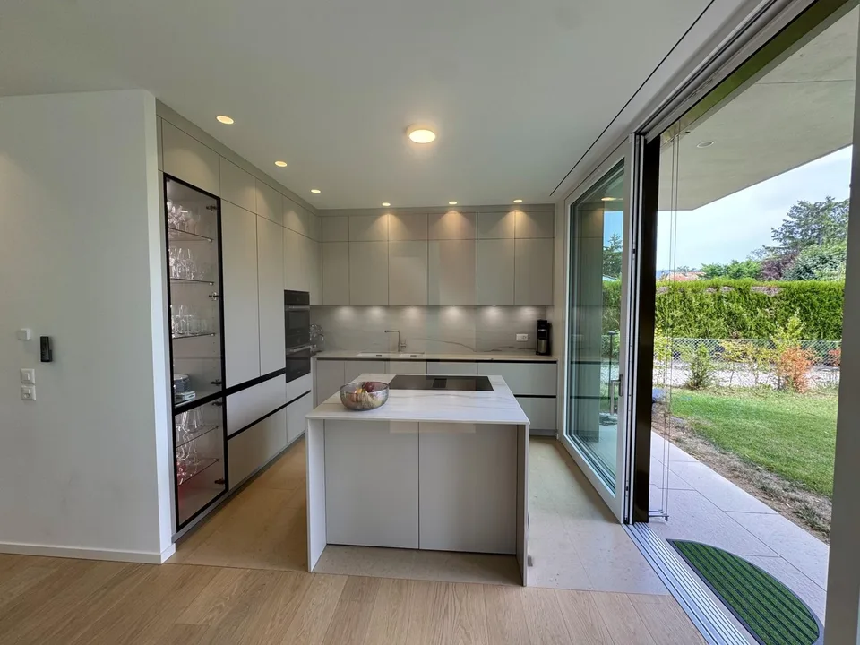 Schöne contemporary Villa mit Garten