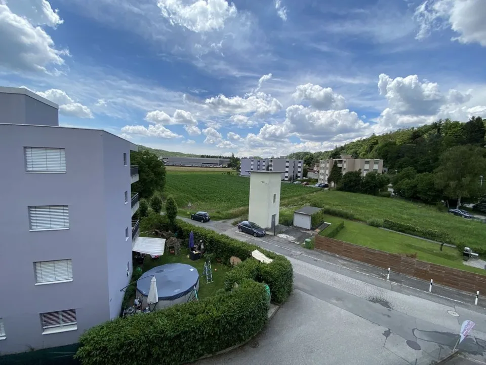 1,5 pièces avec balcon et cuisine séparée