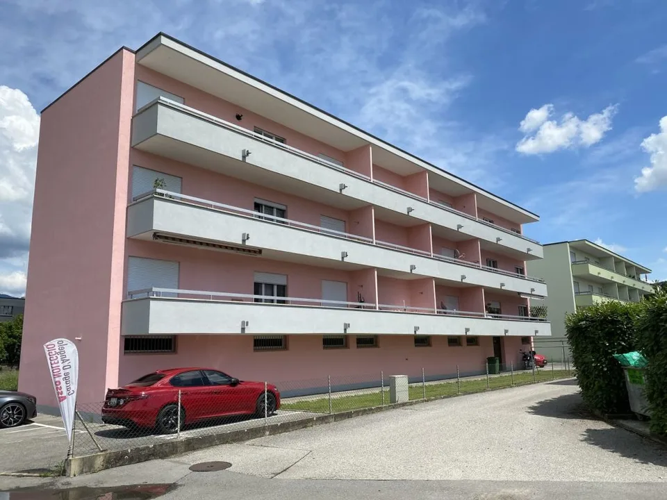 1,5 pièces avec balcon et cuisine séparée