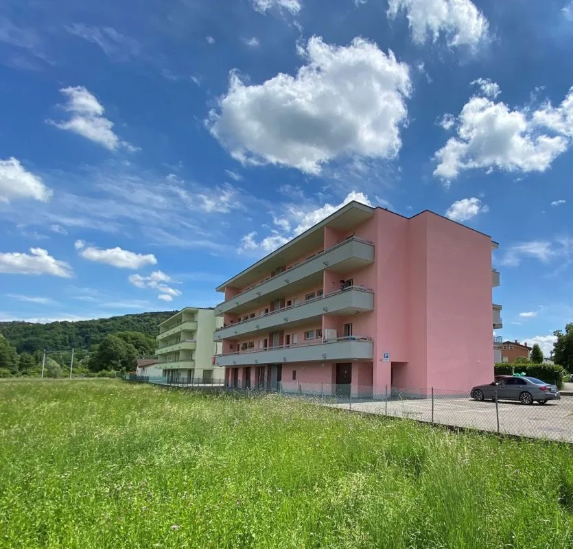 1,5 pièces avec balcon et cuisine séparée