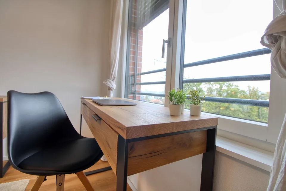 Appartement vivant spacieux à Crissier avec salle de bain privée en suite.