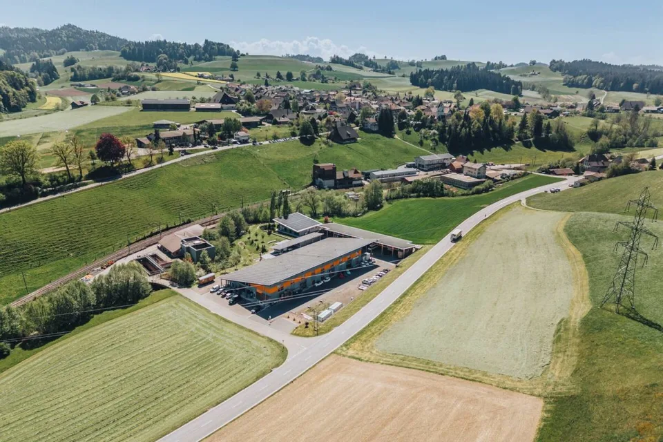 Aree commerciali e produttive polivalenti con grande impianto PV a Rotbach – foto 8 di 24
