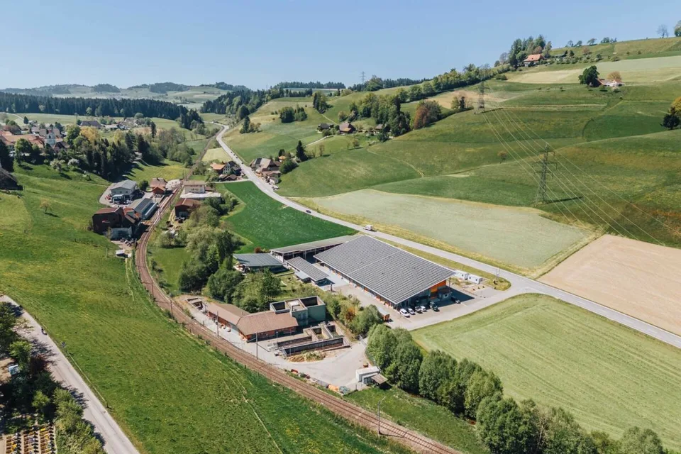 Aree commerciali e produttive polivalenti con grande impianto PV a Rotbach – foto 7 di 24