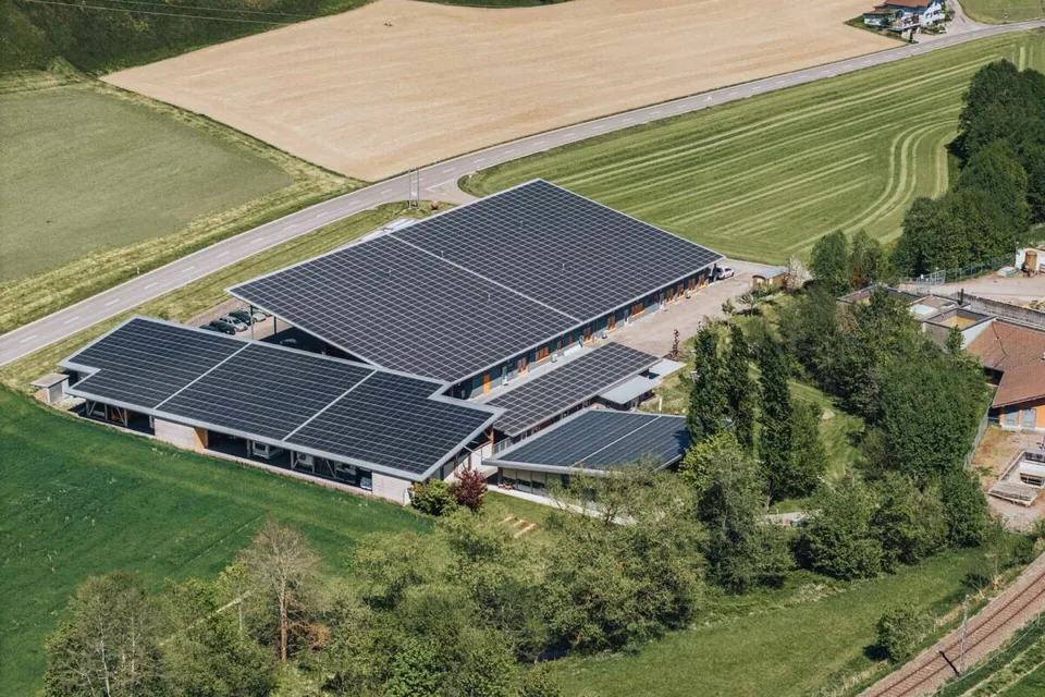 Aree commerciali e produttive polivalenti con grande impianto PV a Rotbach – foto 9 di 24