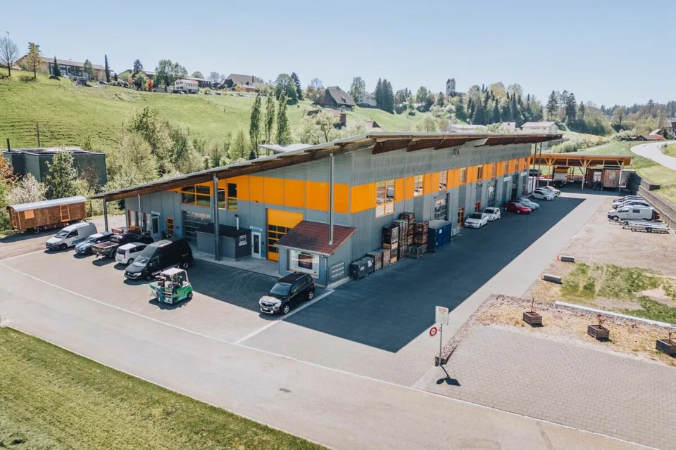 Aree commerciali e produttive polivalenti con grande impianto PV a Rotbach – foto 3 di 24