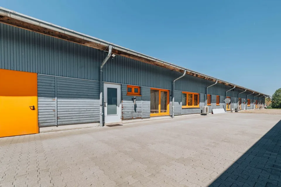 Aree commerciali e produttive polivalenti con grande impianto PV a Rotbach – foto 6 di 24