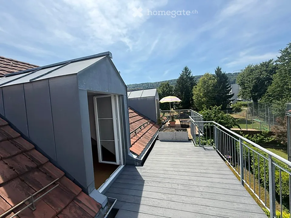 Bright and spacious 5.5-room row house / maisonette apartment in Dänikon