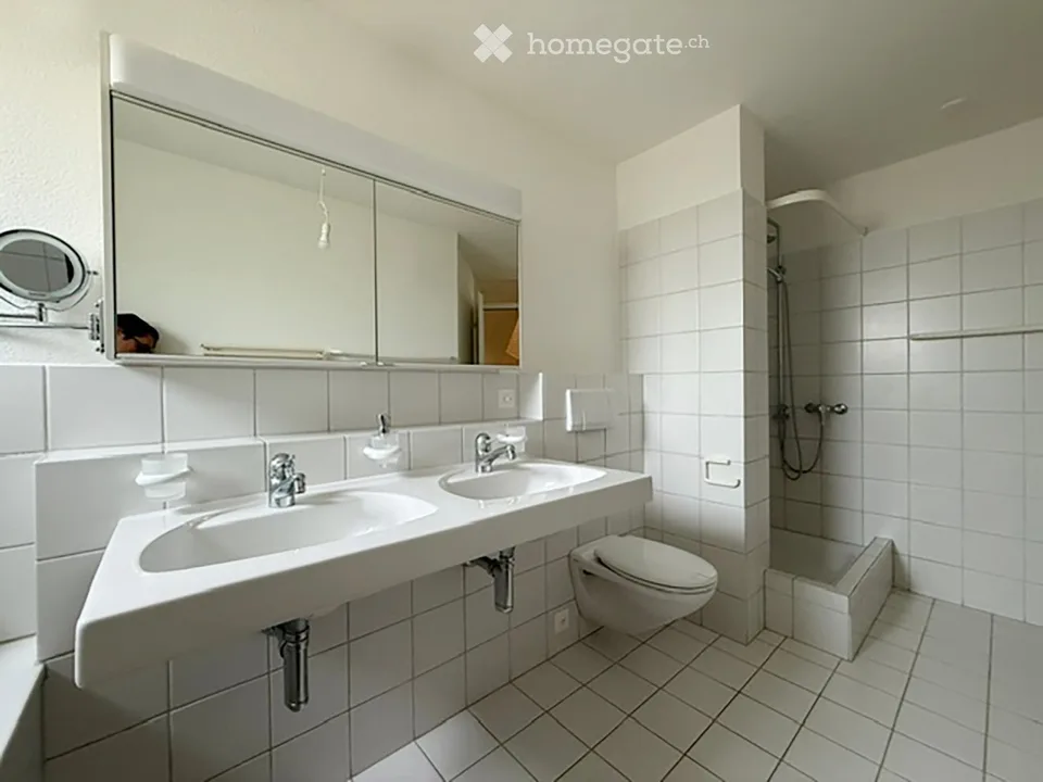 Bright and spacious 5.5-room row house / maisonette apartment in Dänikon