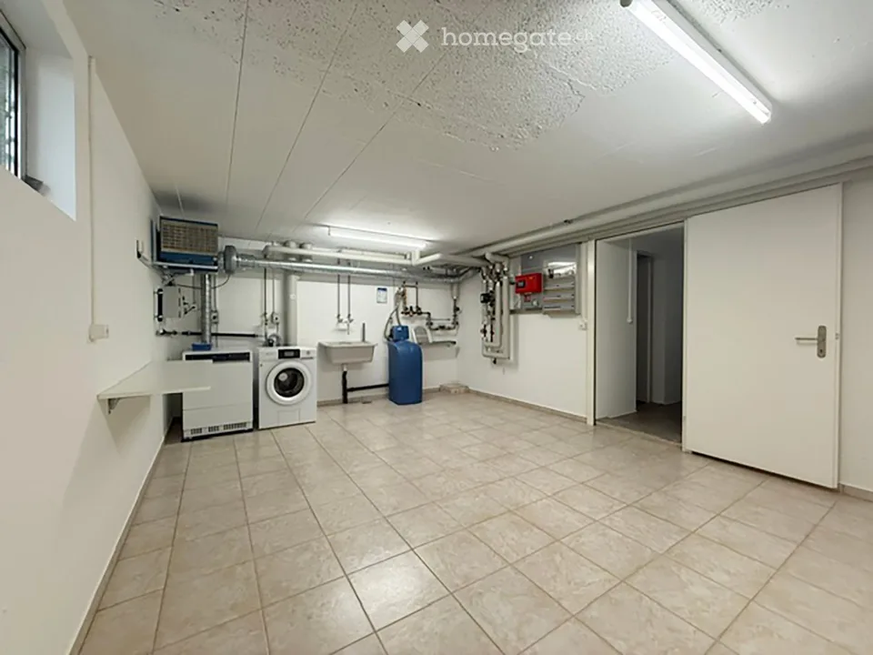 Bright and spacious 5.5-room row house / maisonette apartment in Dänikon