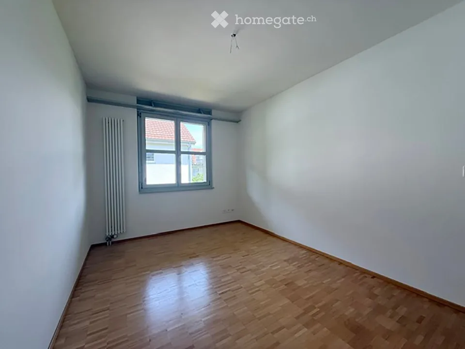 Bright and spacious 5.5-room row house / maisonette apartment in Dänikon
